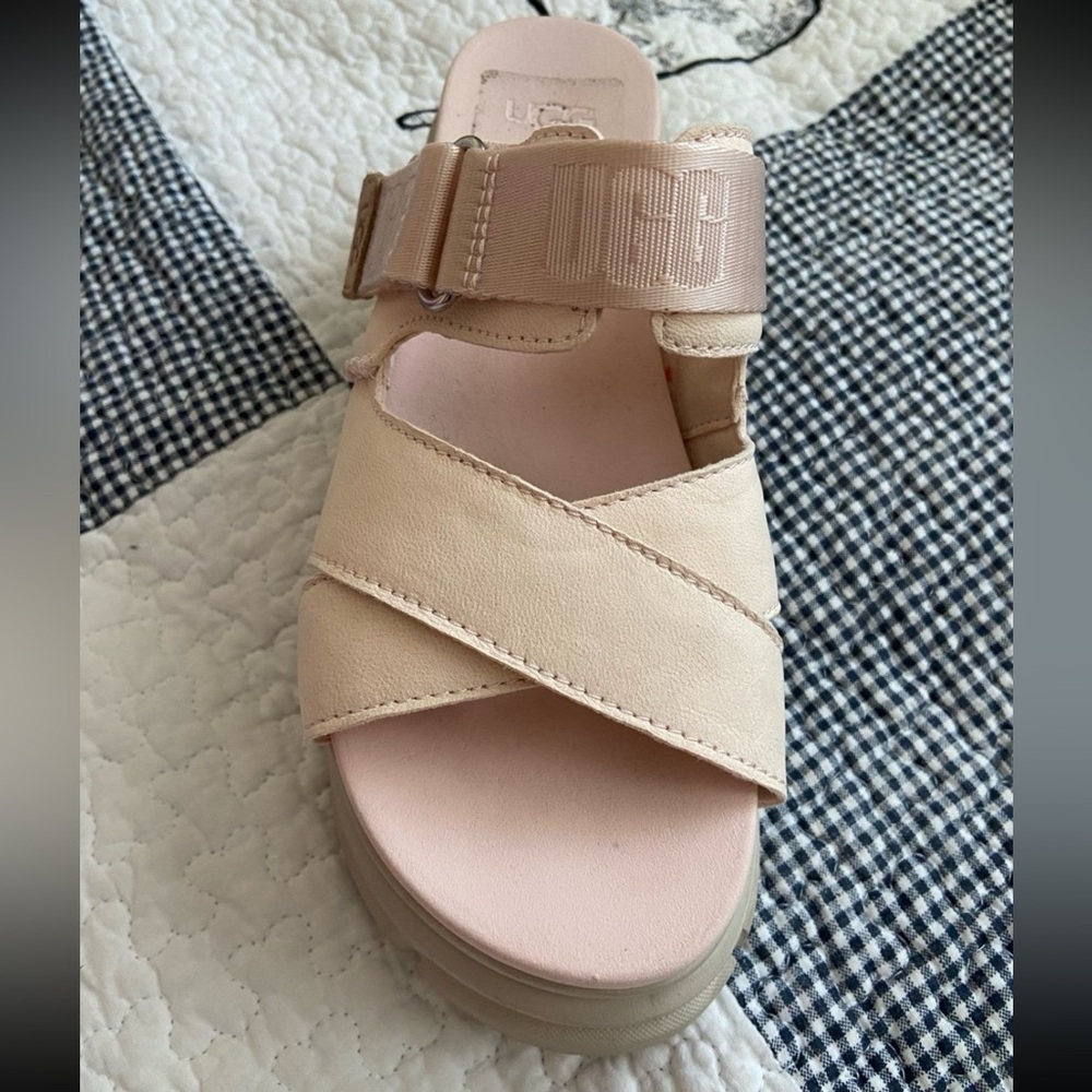UGG Women’s Ashton Platform Slides - Picture 8 of 9